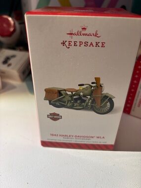 Hallmark Keepsake Harley-Davidson ornament-1942 WLA military motorcycle.